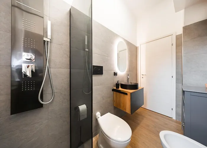 Moderno Vicino Fiera E Centro بولونيا