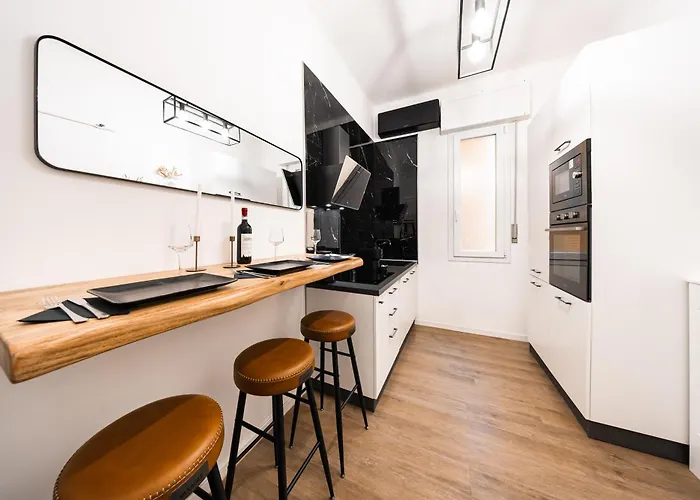 Moderno Vicino Fiera E Centro 아파트 *